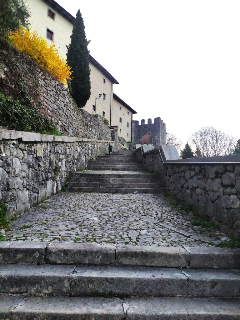 CASTELMONTE TRA STORIA, MIRACOLI E LEGGENDE – MERCURIO, image size:768x1024
